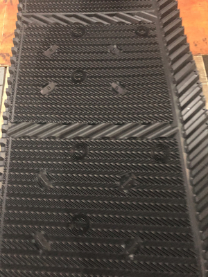 Μαύρο υλικό πληρώσεως 810mm PVC συσκευασίας δροσίζοντας πύργων δροσίζοντας πύργων γεμάτο